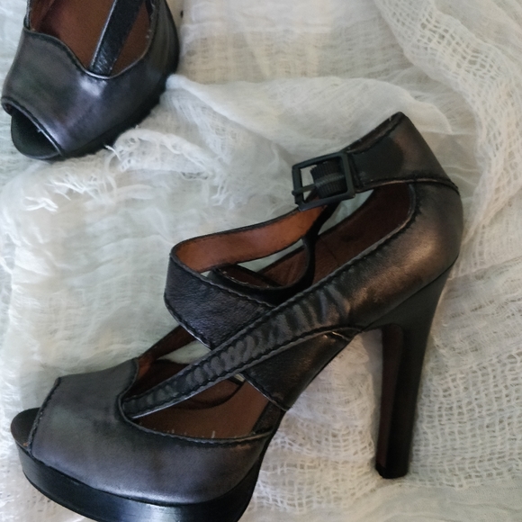 NEW: Heels - Picture 4 of 5